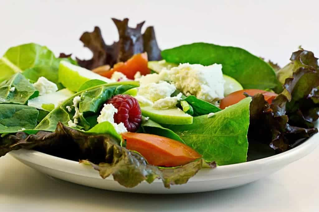 Choose salad and make healthier choices to avoid weight gain during the holidays